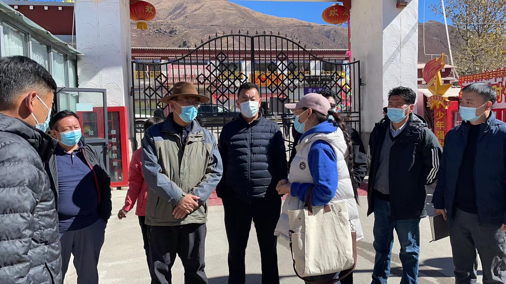 拉萨市委常委常务副市长占堆莅临墨竹工卡县检查指导学校疫情防控供暖